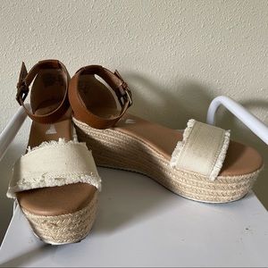 Brash platform sandals